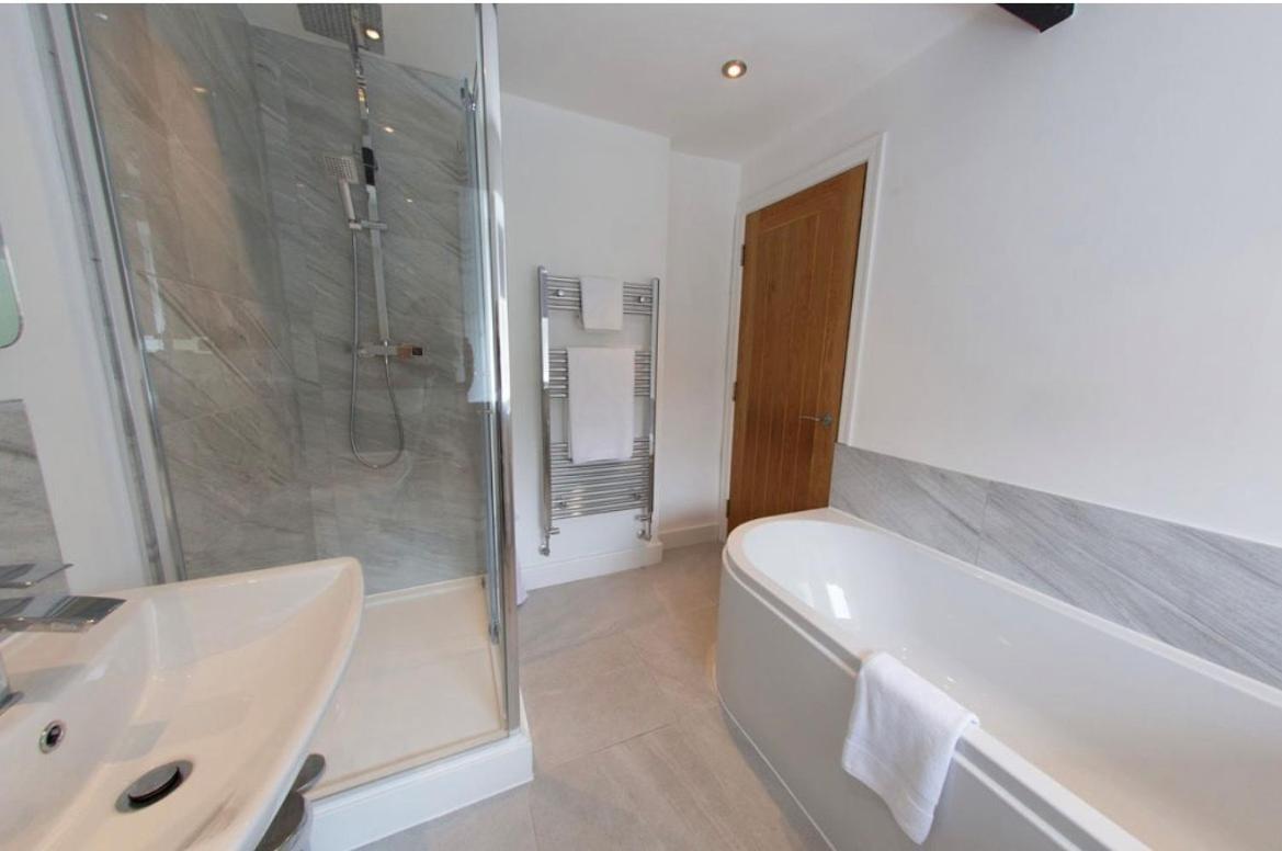 Bert'S Rooms At The Black Horse Inn Brighouse Esterno foto