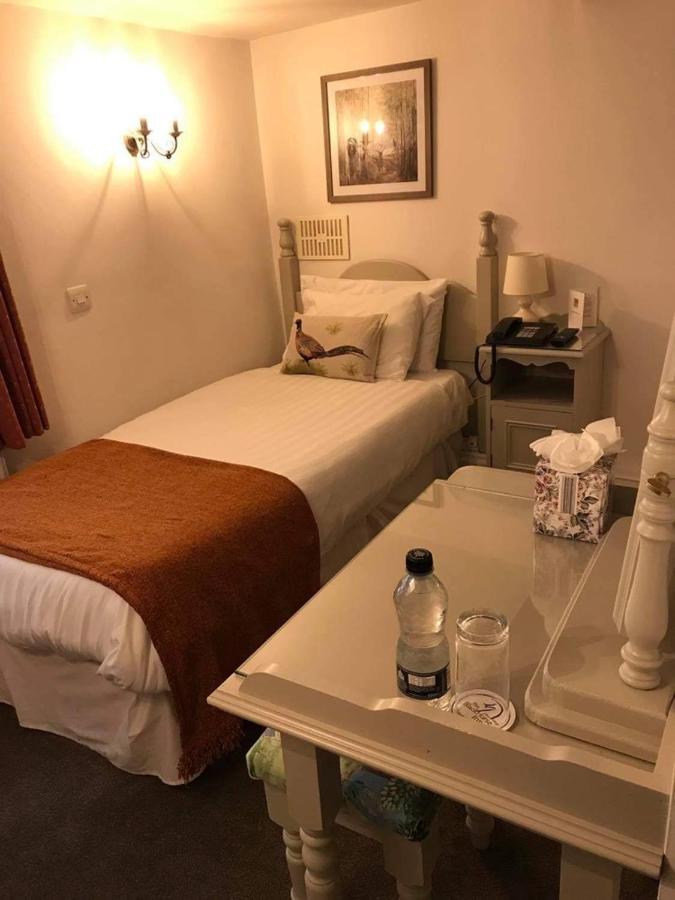 Bert'S Rooms At The Black Horse Inn Brighouse Esterno foto
