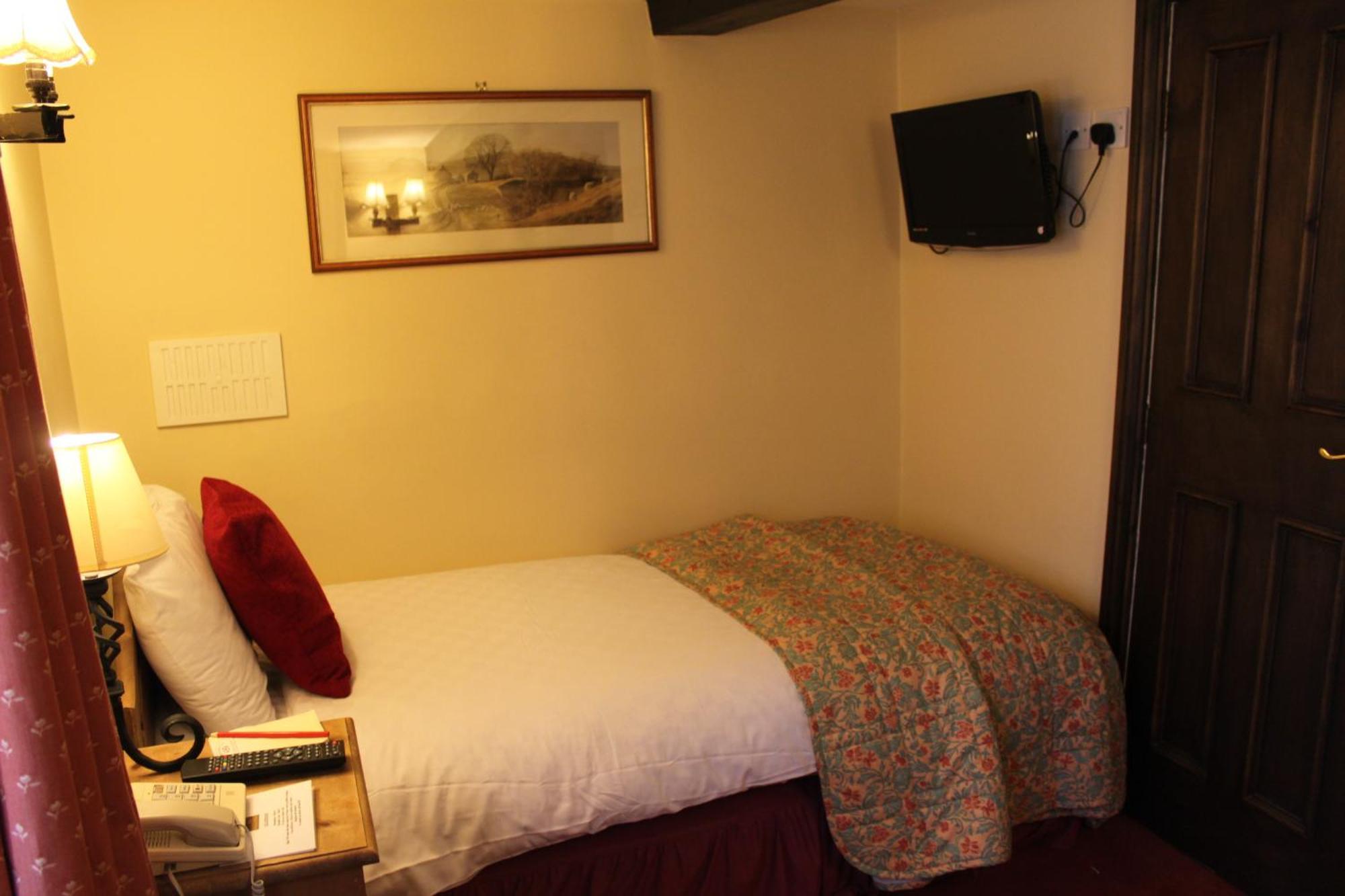 Bert'S Rooms At The Black Horse Inn Brighouse Esterno foto