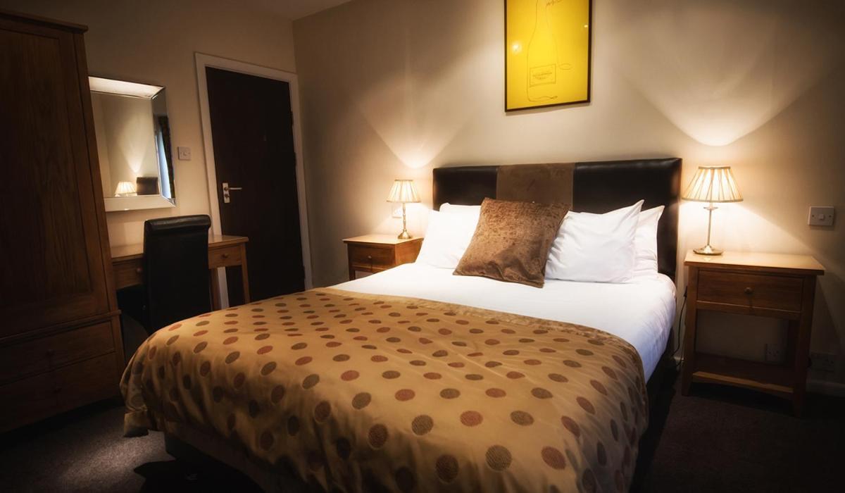Bert'S Rooms At The Black Horse Inn Brighouse Esterno foto